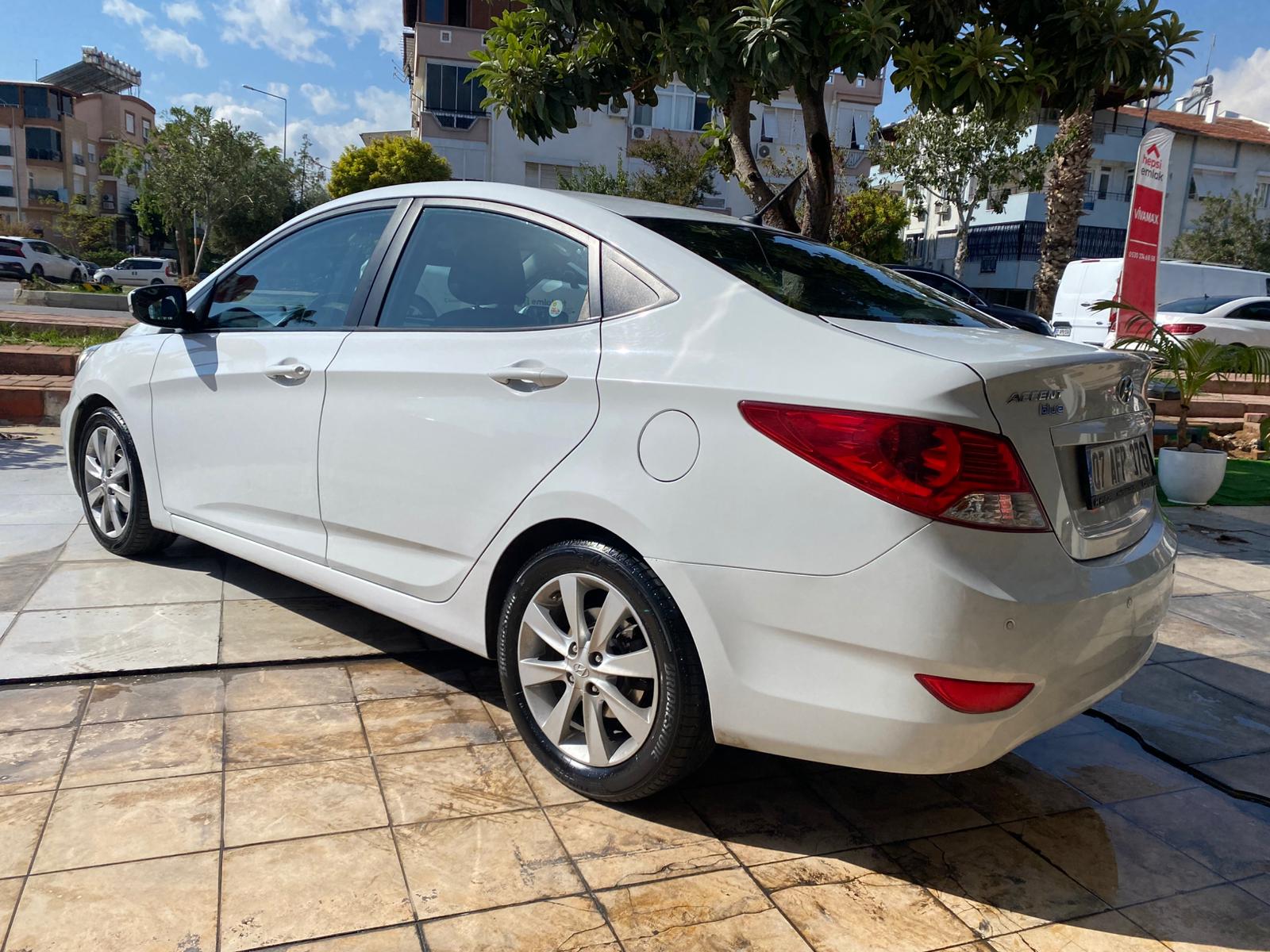 Hyundai Accent Blue в аренду в Анталии